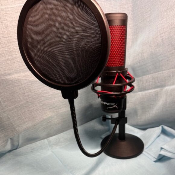 HyperX Quadcast Gaming Microphone with Pop Filter - Picture 2 of 7